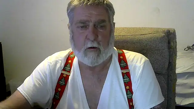 Snapshot of viejo_oso chatting on 12.19.25 viejo oso online show from 12.19.25