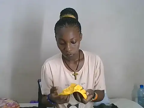 Snapshot of zaaria chatting on 01.28.25 zaaria online show from 01.28.25