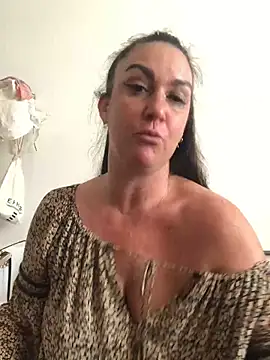 BELLAMORGANE1 online show from 10.14.25