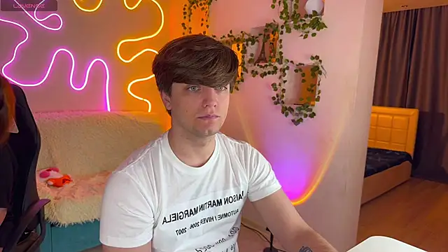 RobertAndLinela online show from 10.21.25