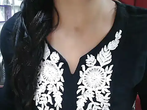 Snapshot of Somiya87 chatting on 12.15.25 Somiya87 online show from 12.15.25