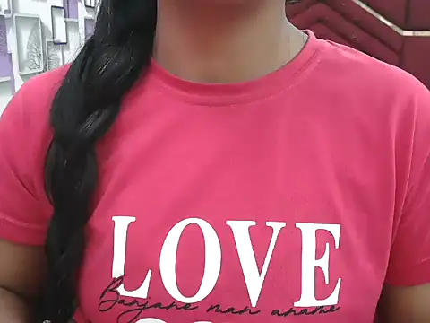 Snapshot of Somiya87 chatting on 12.21.25 Somiya87 online show from 12.21.25