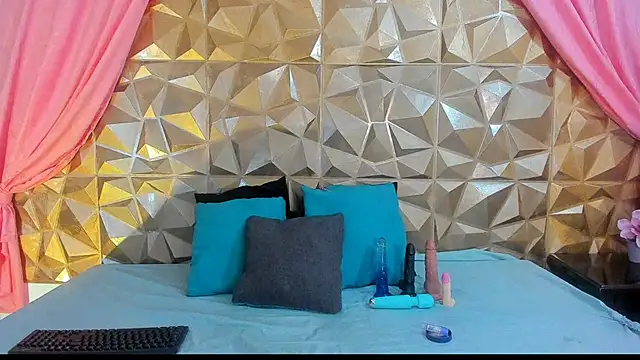 Snapshot of Lana_Parker_01 chatting on 12.29.24 Lana Parker 01 online show from 12.29.24