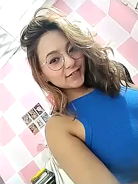 Snapshot of Paulina_mosh chatting on 02.15.25 Paulina mosh online show from 02.15.25