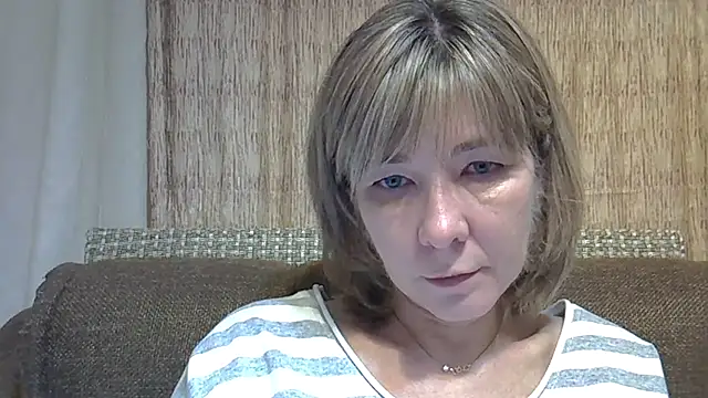 Snapshot of EllaJohnsonX chatting on 12.29.24 EllaJohnsonX online show from 12.29.24