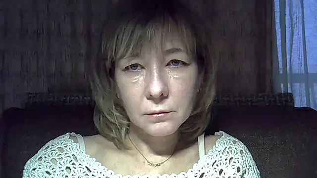 Snapshot of EllaJohnsonX chatting on 01.03.25 EllaJohnsonX online show from 01.03.25