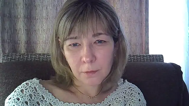 Snapshot of EllaJohnsonX chatting on 01.04.25 EllaJohnsonX online show from 01.04.25