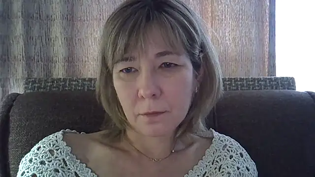 Snapshot of EllaJohnsonX chatting on 01.04.25 EllaJohnsonX online show from 01.04.25