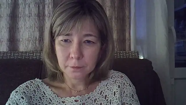 Snapshot of EllaJohnsonX chatting on 01.04.25 EllaJohnsonX online show from 01.04.25