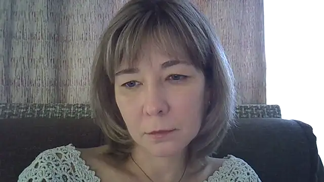 Snapshot of EllaJohnsonX chatting on 01.05.25 EllaJohnsonX online show from 01.05.25