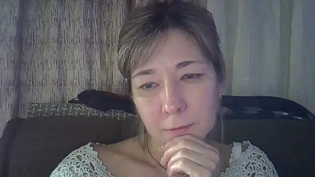 Snapshot of EllaJohnsonX chatting on 01.11.25 EllaJohnsonX online show from 01.11.25