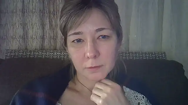 Snapshot of EllaJohnsonX chatting on 01.11.25 EllaJohnsonX online show from 01.11.25