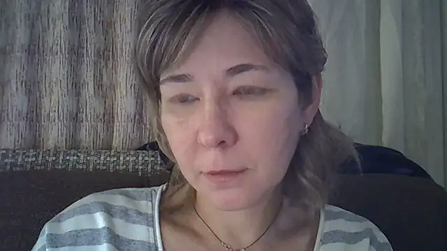 Snapshot of EllaJohnsonX chatting on 01.12.25 EllaJohnsonX online show from 01.12.25