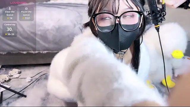 Snapshot of Yu_UwU_ chatting on 01.01.25 Yu UwU  online show from 01.01.25