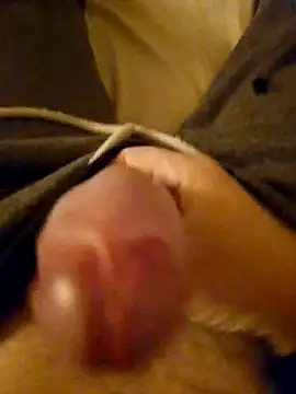 Snapshot of MaxiFabry chatting on 09.23.25 MaxiFabry online show from 09.23.25