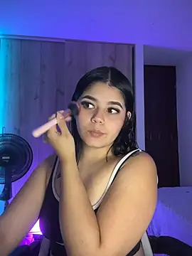 Snapshot of pretty_angela1 chatting on 06.19.26 pretty angela1 online show from 06.19.26