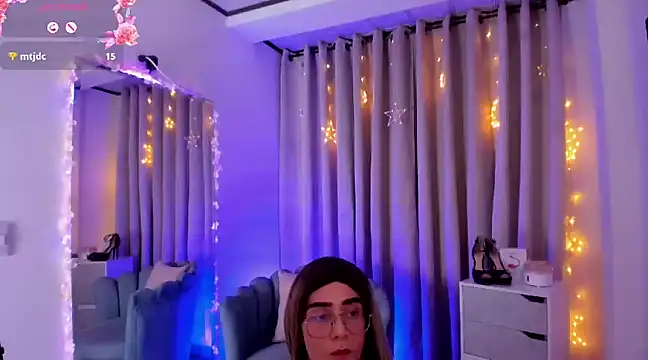 Snapshot of alahia_sweet chatting on 01.05.25 alahia sweet online show from 01.05.25