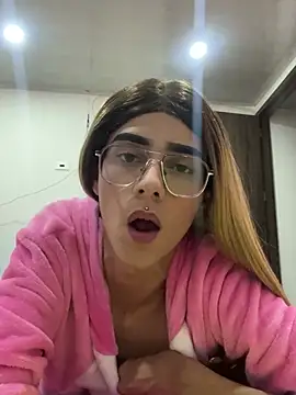 Snapshot of alahia_sweet chatting on 01.09.25 alahia sweet online show from 01.09.25