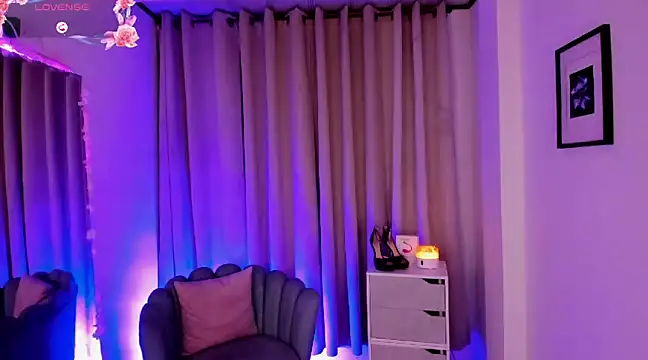 Snapshot of alahia_sweet chatting on 01.18.25 alahia sweet online show from 01.18.25