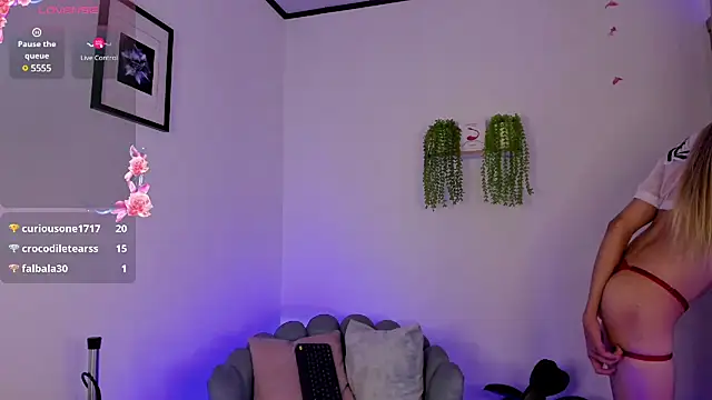 Snapshot of alahia_sweet chatting on 03.08.25 alahia sweet online show from 03.08.25