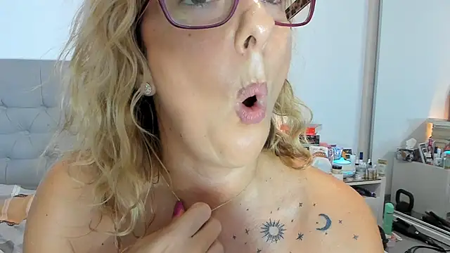 Snapshot of 1royalpussy chatting on 12.29.24 1royalpussy online show from 12.29.24