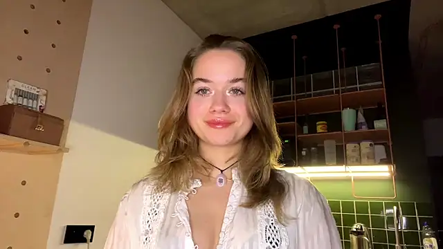 Snapshot of RoxyStar17 chatting on 01.16.25 RoxyStar17 online show from 01.16.25