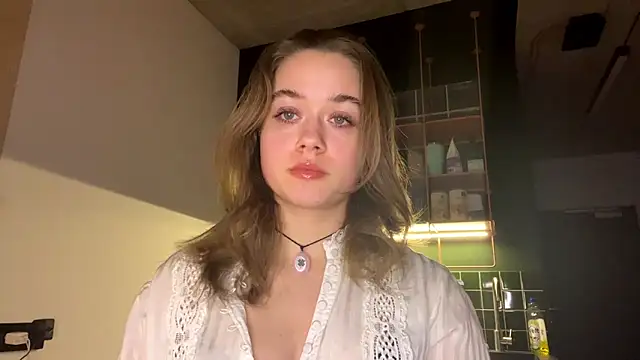 Snapshot of RoxyStar17 chatting on 01.20.25 RoxyStar17 online show from 01.20.25