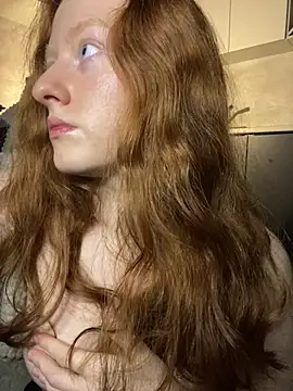 Snapshot of redhead_peach chatting on 01.14.25 redhead peach online show from 01.14.25