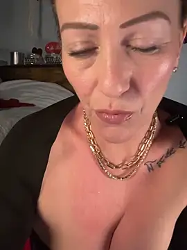 Snapshot of AlessasRoom chatting on 02.15.26 AlessasRoom online show from 02.15.26