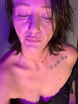 Snapshot of AlessasRoom chatting on 03.12.26 AlessasRoom online show from 03.12.26