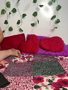 Snapshot of tanvihot2 chatting on 10.14.25 tanvihot2 online show from 10.14.25