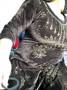 Snapshot of tanvihot2 chatting on 11.22.25 tanvihot2 online show from 11.22.25