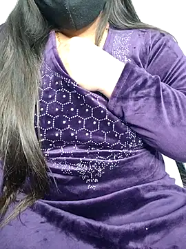 Snapshot of tanvihot2 chatting on 11.26.25 tanvihot2 online show from 11.26.25