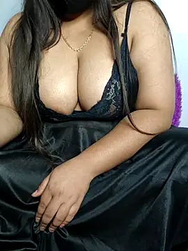 Snapshot of tanvihot2 chatting on 11.26.25 tanvihot2 online show from 11.26.25