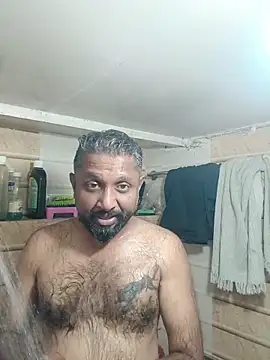 Snapshot of carria_homes chatting on 06.19.26 carria homes online show from 06.19.26