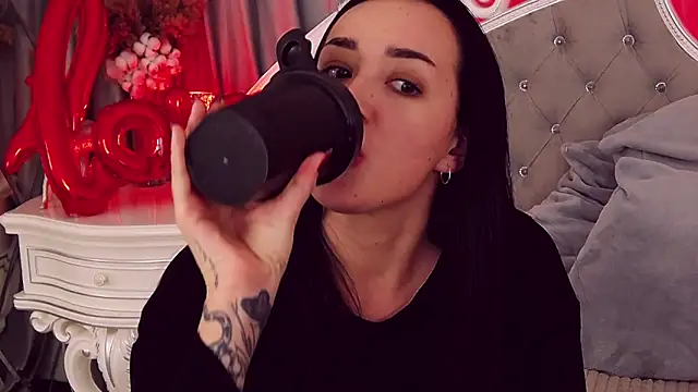 KimKhallifa online show from 02.19.25