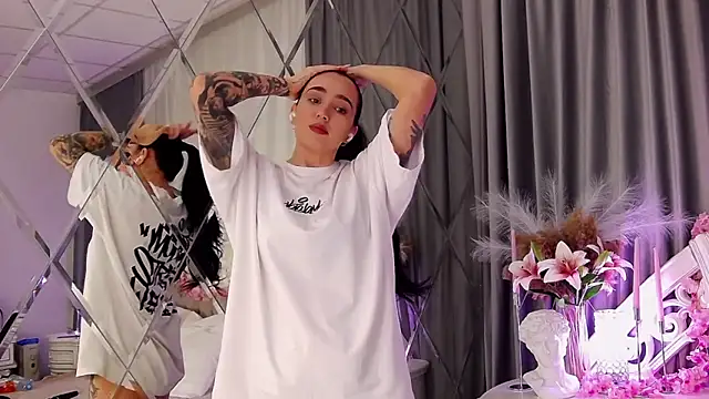 Snapshot of KimKhallifa chatting on 02.14.26 KimKhallifa online show from 02.14.26