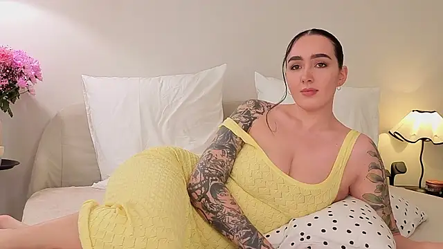 Snapshot of KimKhallifa chatting on 03.18.26 KimKhallifa online show from 03.18.26