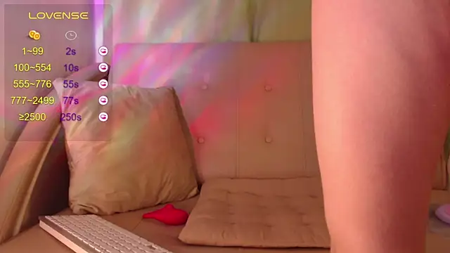 Snapshot of Lindelicious chatting on 01.06.26 Lindelicious online show from 01.06.26