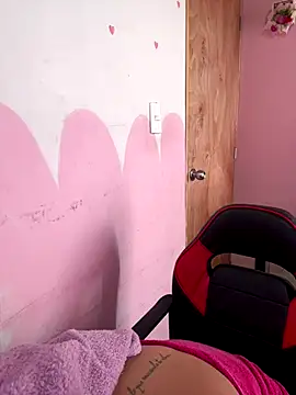 Snapshot of emmariders2 chatting on 12.22.25 emmariders2 online show from 12.22.25