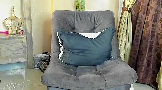 Snapshot of benjamincol chatting on 02.18.25 benjamincol online show from 02.18.25