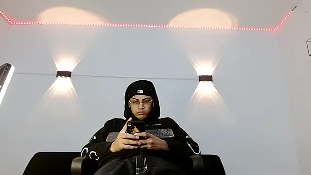 Snapshot of Br4ndxpimm chatting on 10.25.25 Br4ndxpimm online show from 10.25.25