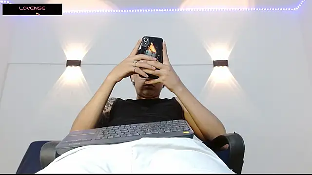 Snapshot of Br4ndxpimm chatting on 10.26.25 Br4ndxpimm online show from 10.26.25