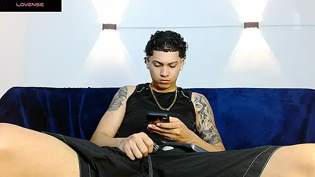 Snapshot of Br4ndxpimm chatting on 12.04.25 Br4ndxpimm online show from 12.04.25