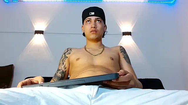 Snapshot of Br4ndxpimm chatting on 12.18.25 Br4ndxpimm online show from 12.18.25