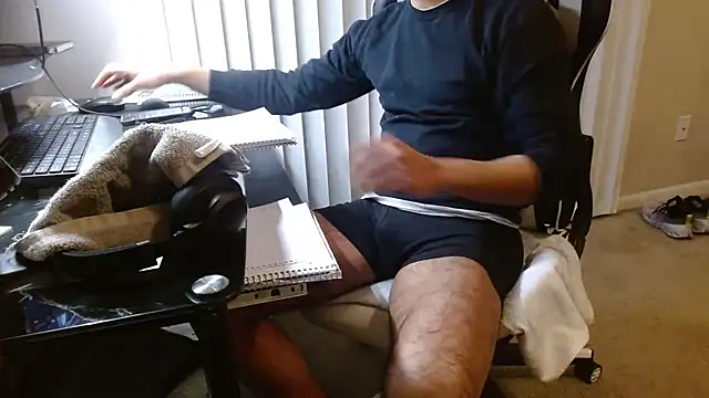 Snapshot of MrLatinKing chatting on 12.04.25 MrLatinKing online show from 12.04.25