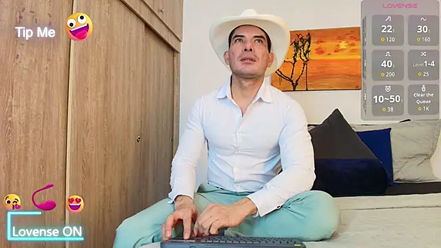 Snapshot of Andrewstelle_coleman chatting on 12.05.25 Andrewstelle coleman online show from 12.05.25