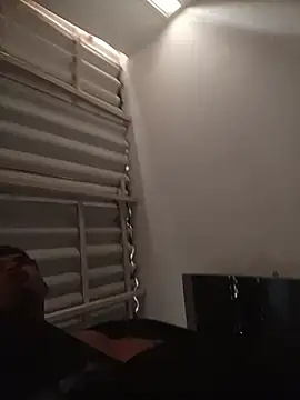 Snapshot of XGublex chatting on 10.27.25 XGublex online show from 10.27.25