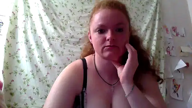 Snapshot of Rae_Jeannie chatting on 05.06.26 Rae Jeannie online show from 05.06.26