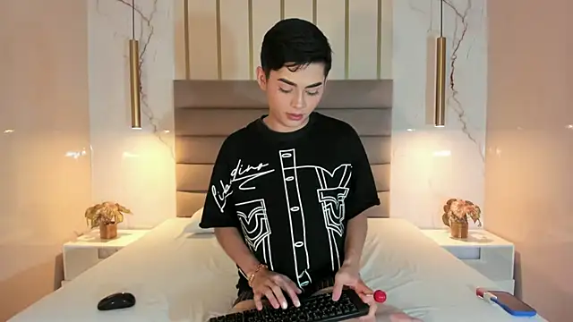 Snapshot of Maxi_little chatting on 07.14.26 Maxi little online show from 07.14.26